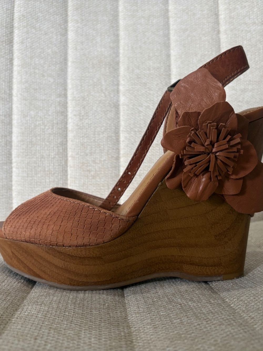 Gianni Bini tan wedge sandals
